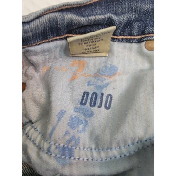 7 For All Mankind Women's Jeans Dojo Distressed Capri Size 31 Low Rise Jorts - Picture 6 of 10